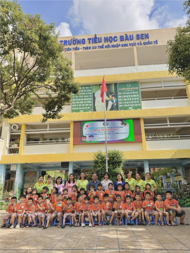 Hoạt động trải nghiệm  tham quan trường tiểu học   năm học 2023 - 2024