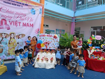 Sáng 20 tháng 10 trường Mầm non 10 tổ chức lễ hội mừng ngày phụ nữ Việt Nam 20/10.