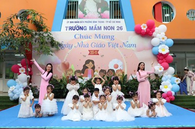Chào mừng kỉ niệm ngày Nhà giáo việt Nam 20 -11 trường Mầm non 26 tổ chức các hoạt động. Các bé tham gia biểu diễn các tiết mục văn nghệ tri ân thầy cô.