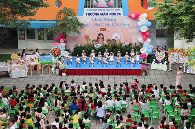 Chào mừng kỉ niệm ngày Nhà giáo việt Nam 20 -11 trường Mầm non 26 tổ chức các hoạt động. Các bé tham gia biểu diễn các tiết mục văn nghệ tri ân thầy cô.
