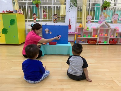 Giờ học nhận biết to - nhỏ của các bé lớp vành khuyên