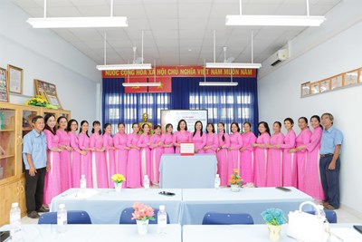 Trường Mầm non 5 quyên góp hỗ trợ đồng bào bị ảnh hưởng bởi bão lụt do cơn bão số 4 và số 5