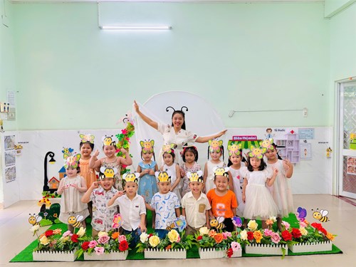 Hội thi Giáo viên giỏi cấp trường năm học 2025-2026: Cô Chi Linh với tiết dạy bài thơ  Ong và bướm 