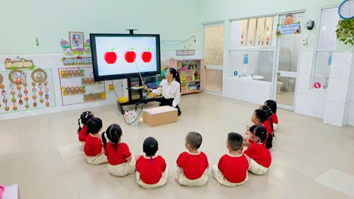 Hội thi Giáo viên giỏi cấp trường năm học 2025-2026: Cô Lê Lan với tiết dạy Làm quen với toán: Nhận biết số lượng 3