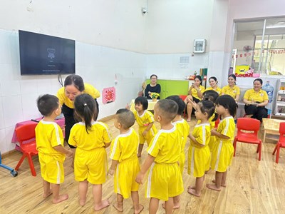 Tình cảm xã hội: biết chia sẻ yêu thương