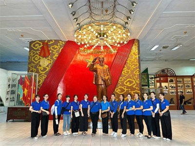 Chi Đoàn trường Mầm non Bàu Cát tham quan Bảo tàng Miền Đông Nam Bộ - Khoảng khắc nhìn lại sự hy sinh thầm lặng và chiến tích hào hùng của dân tộc