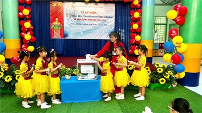 Phát động phong trào ủng hộ đồng bào lũ lụt.