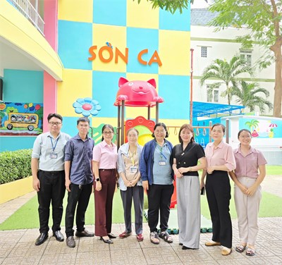 Sáng ngày 11/11/2025, trường mầm non Sơn Ca tiếp đoàn Trung tâm y tế khu vực Chợ Lớn kiểm tra nguồn nước sinh hoạt. Kết quả nguồn nước tại trường đảm bảo an toàn, đạt các chỉ số theo quy định