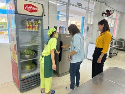 Sáng 17/2/2025, trường Mầm non Sơn Ca đón đoàn kiểm tra y tế trường học, xây dựng trường học an toàn, phòng chống tai nạn thương tích trong các trường học trên địa bàn Quận 5 năm học 2024_2025 theo Quyết định số 44/QĐ-UBND ngày 09 tháng 01 năm 2025 của Ủy ban nhân dân quận 5.