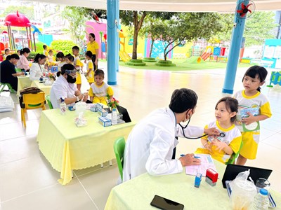 Ngày 17 tháng 9 năm 2025, nhà trường đã phối hợp với phòng khám Y dược Sài Gòn tổ chức khám sức khỏe đầu năm học 2025-2026 cho các bé tại trường.