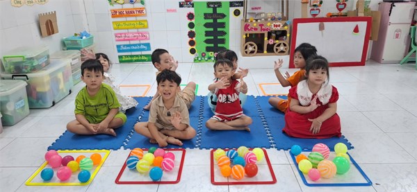 Trò chơi Ai nhanh hơn- Lớp 4-5 tuổi (2)