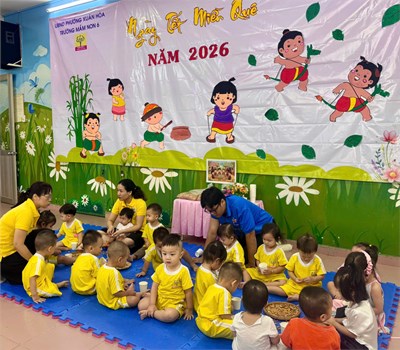 Các bé nhóm 13-24 tháng vui chơi  Ngày tết miền quê 