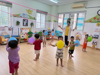 - Con quay từ bong bóng