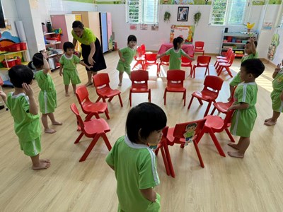 - Trò chơi âm nhạc To - Nhỏ