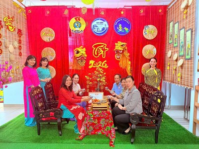 🎉🏆 Tin vui từ Trường Mầm non 7B! 🏆🎉 Công đoàn cơ sở Trường Mầm non 7B vinh dự đạt Giải Nhất Hội thi Trang trí không gian Tết Việt với chủ đề “Gia đình sắc hoa – Công đoàn đón xuân”, do Ban Thường trực Ủy ban MTTQ Việt Nam phường Gia Định tổ chức.