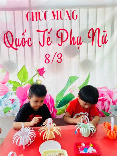 🌸 Những giỏ hoa lạ từ giấy của các bé lớp - Chồi 2