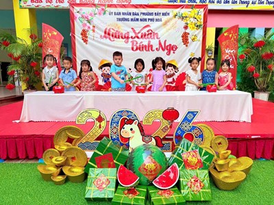 Trường Mầm non Phú Hoà đã tổ chức Ngày hội Đập heo đất trong không khí vui tươi, rộn ràng