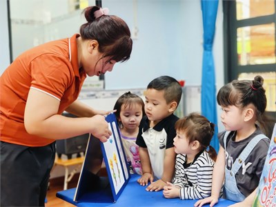 🌼  bé nặn hoa cúc thật xinh 🌼